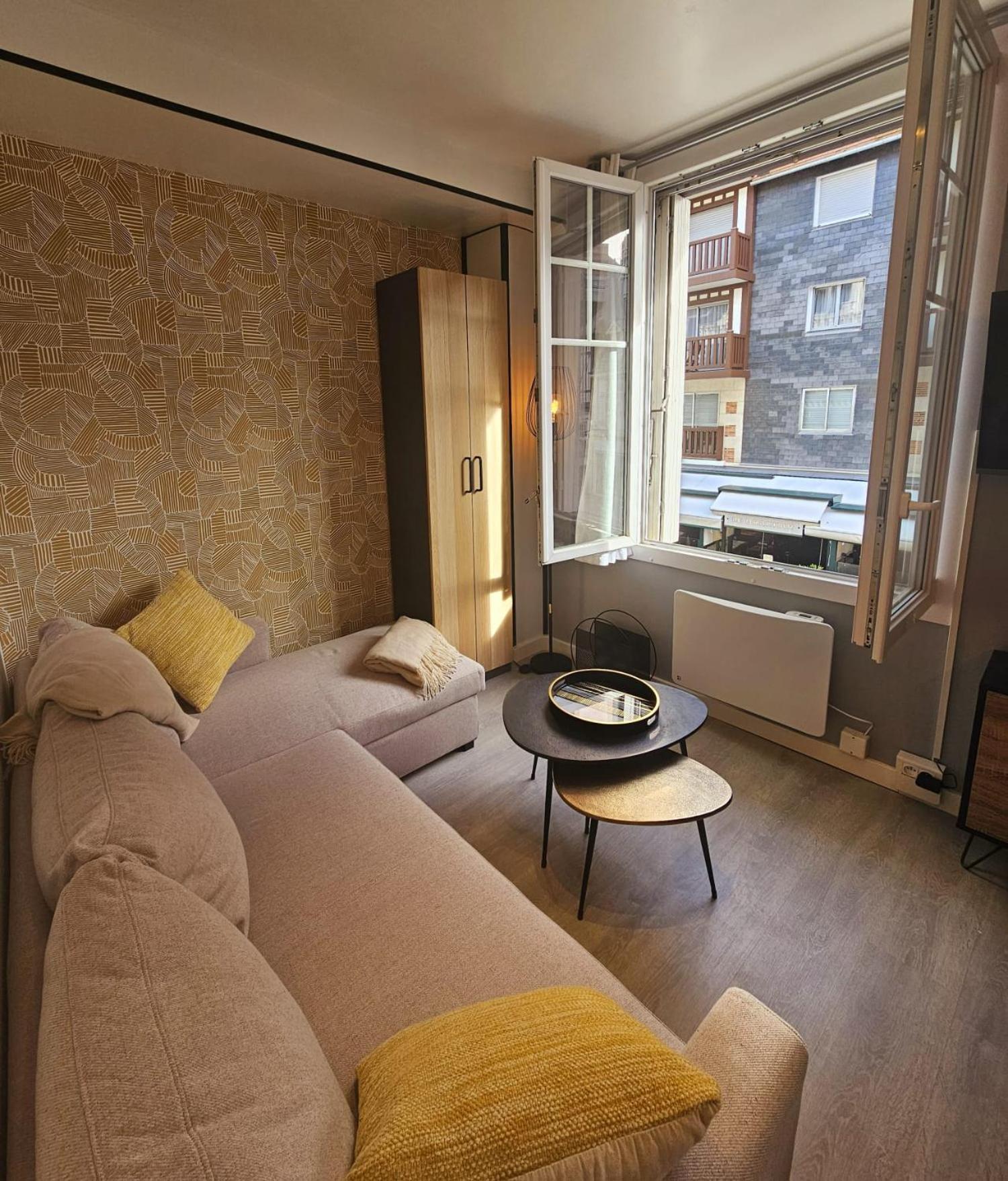 Le Deauvillais En Plein Coeur De Apartament